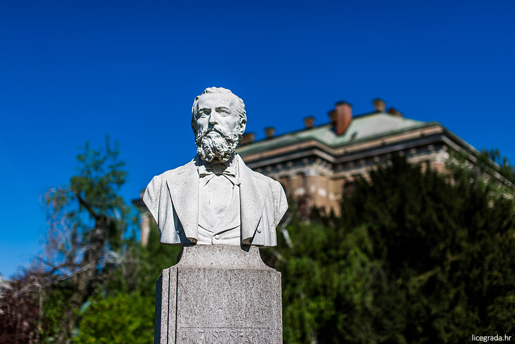 Zrinjevac, bista Augusta Šenoe. Nalazi se iza HAZU-a, na istočnom dijelu Strossmayerovog trga